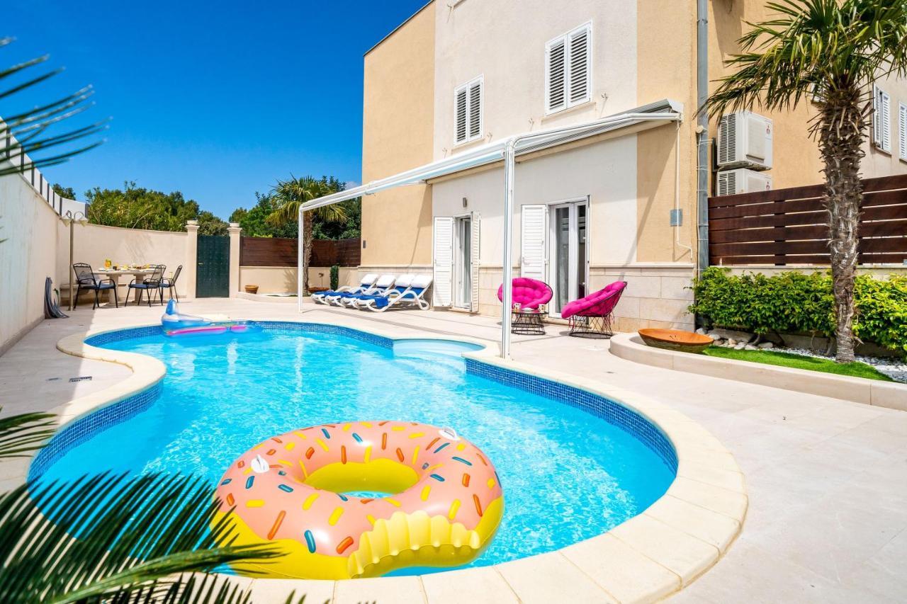 Lorena With Private Pool