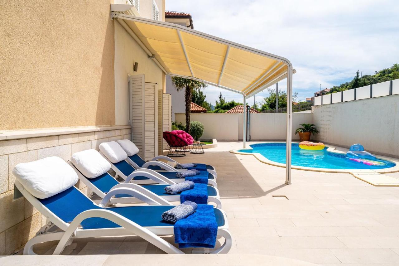 Lorena With Private Pool Apartment *