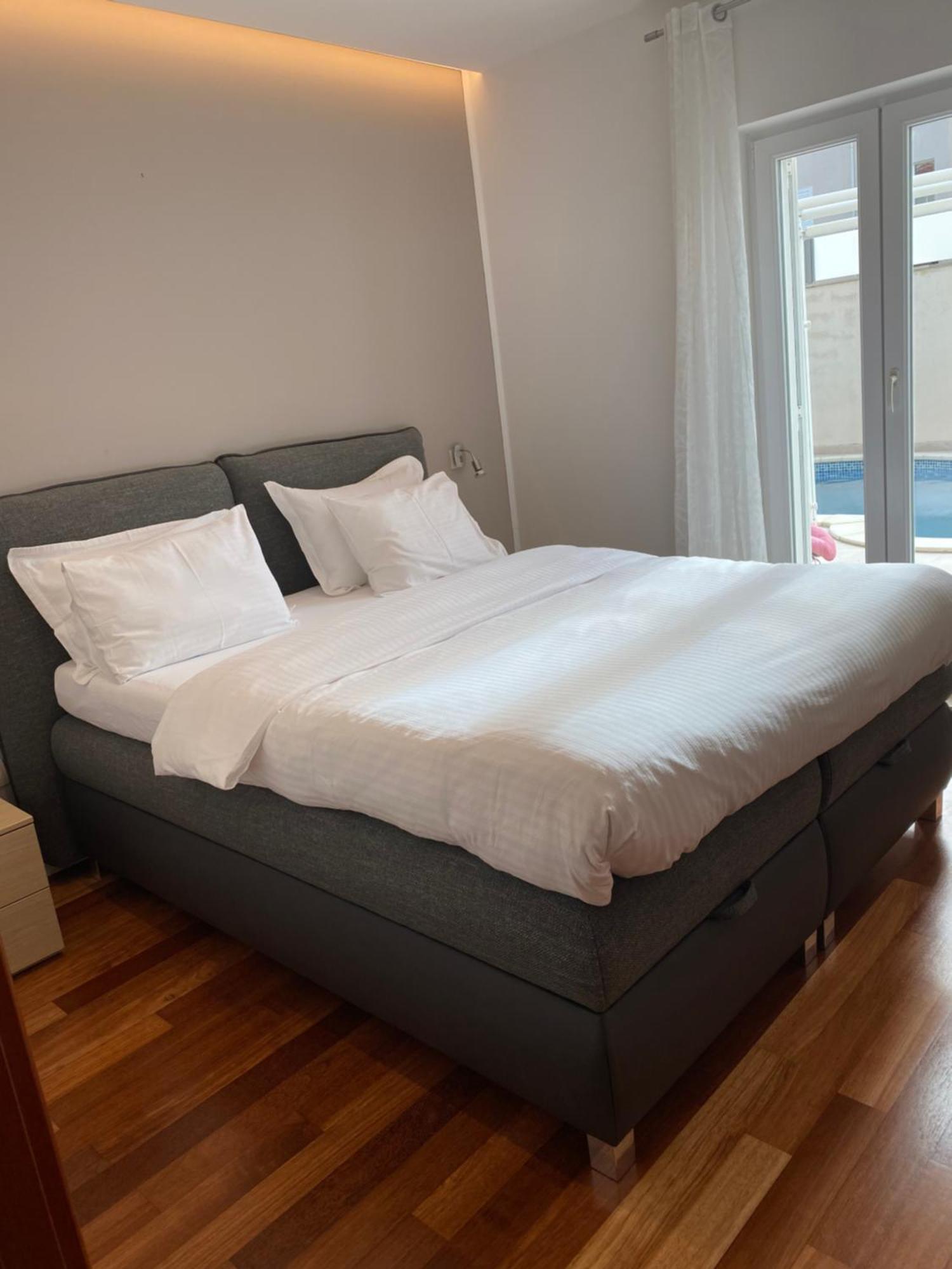 Lorena With Private Pool Apartment